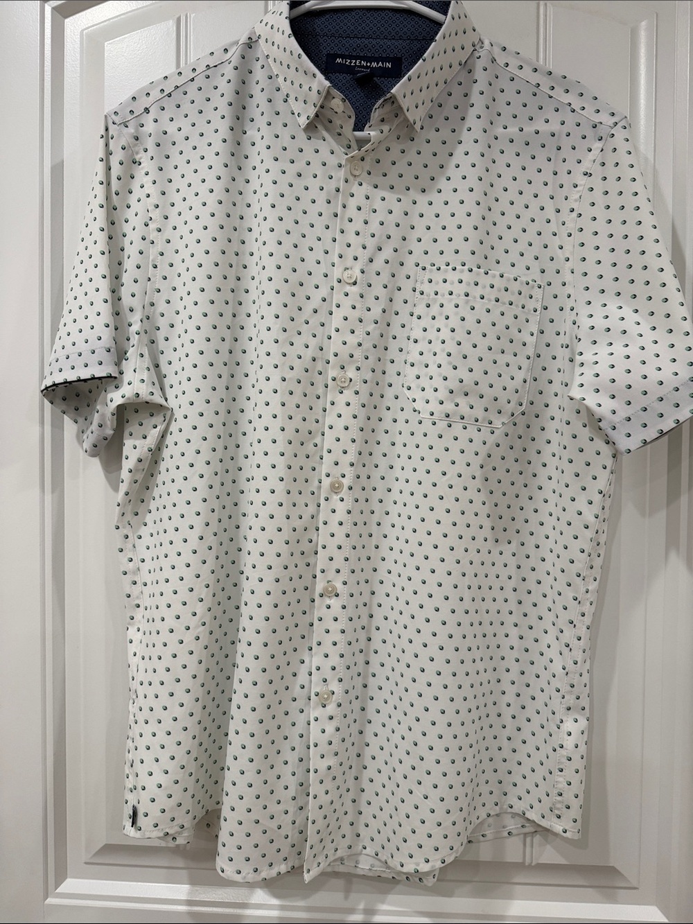 Mizzen+Main Leeward White Short Sleeve Shirt with Green and Navy Print